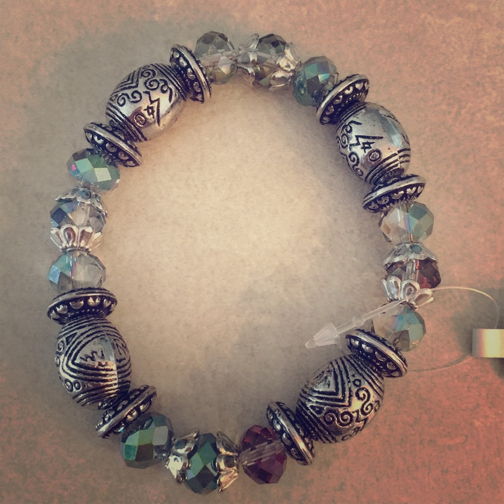 4 for $20 💫 | Green and purple beaded bracelet